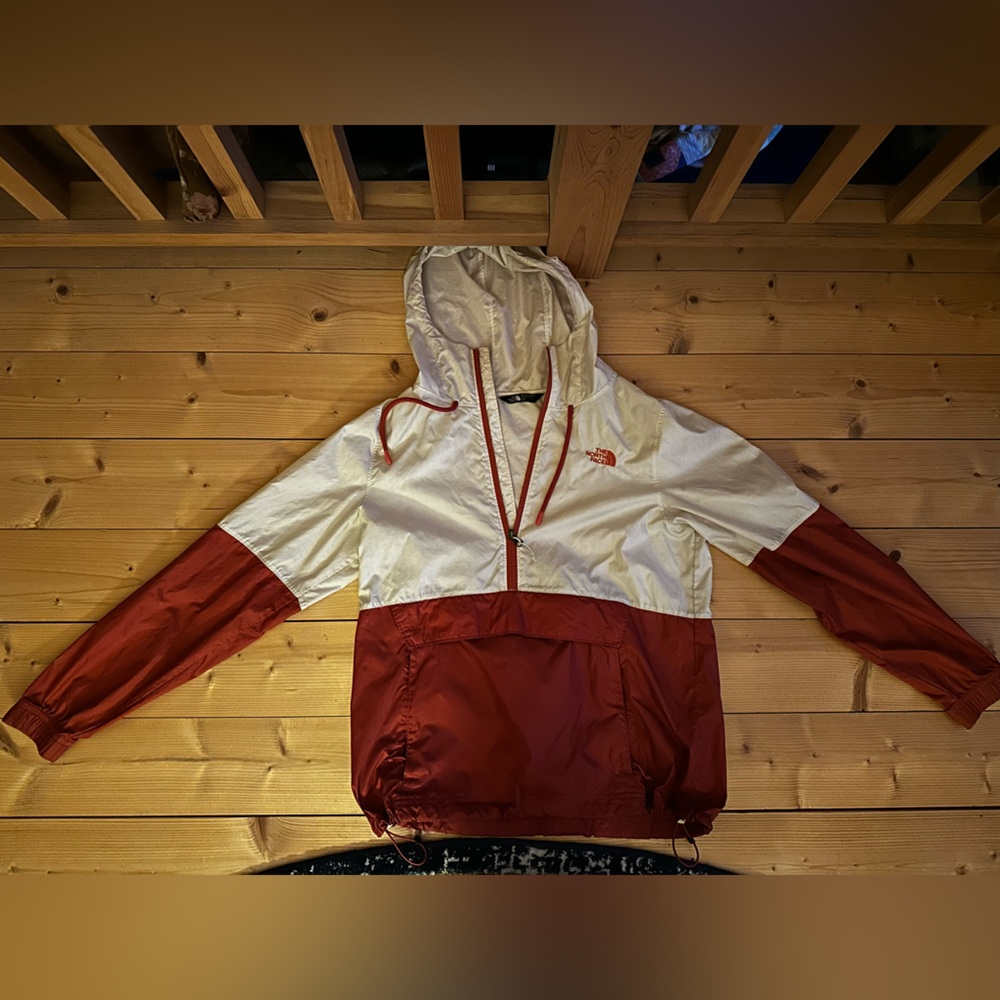 north face wind breaker semi water resistant layer